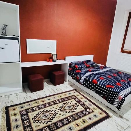 Lovely Guest House Tbilisi ภายนอก รูปภาพ